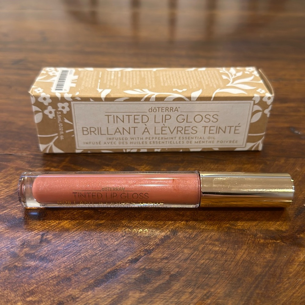 💄NWT dōTERRA Tinted Lip Gloss